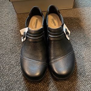 BRAND NEW Clarks “Cheyn Madi” slip-on shoes 6.5 W